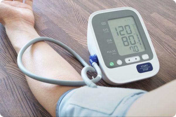 how to lower blood pressure naturally and quickly